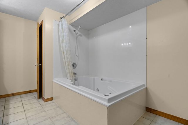 160 Ashford Drive, Hollister, MO 65672