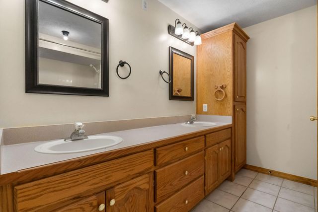 160 Ashford Drive, Hollister, MO 65672