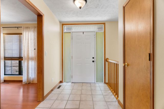 160 Ashford Drive, Hollister, MO 65672