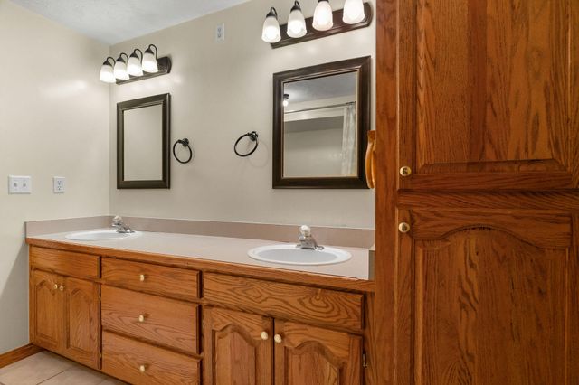 160 Ashford Drive, Hollister, MO 65672