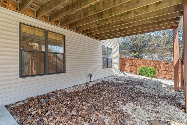 160 Ashford Drive, Hollister, MO 65672