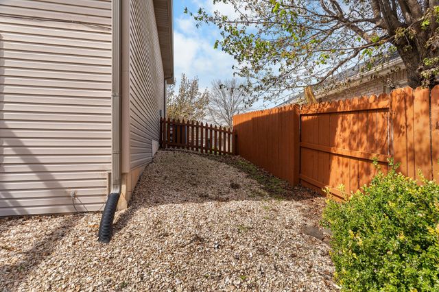 160 Ashford Drive, Hollister, MO 65672