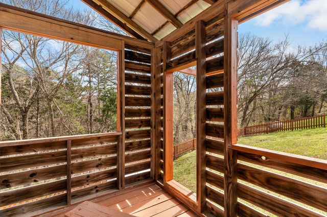 160 Ashford Drive, Hollister, MO 65672