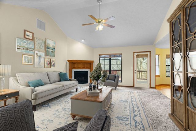 160 Ashford Drive, Hollister, MO 65672