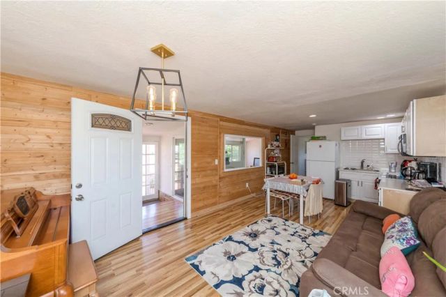 7127 Phelan Road, Phelan, CA 92371