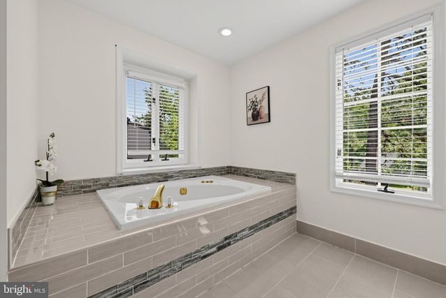 6 BUNNING DR, Voorhees, NJ 08043