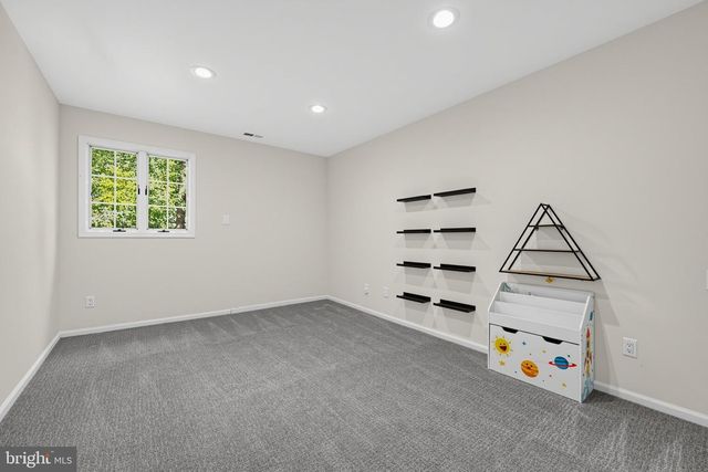 6 BUNNING DR, Voorhees, NJ 08043