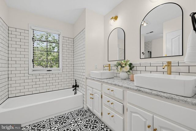 6 BUNNING DR, Voorhees, NJ 08043