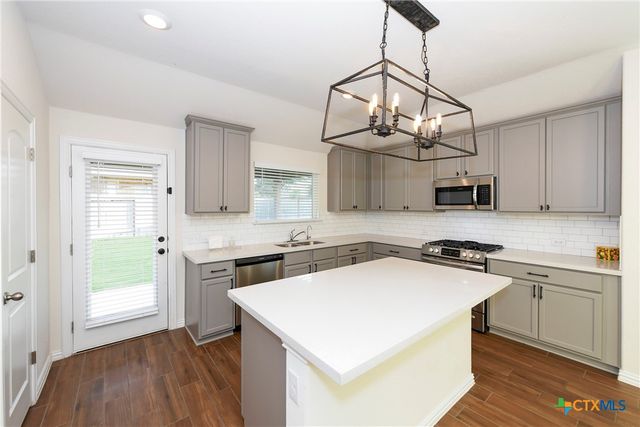 2069 Flametree Avenue, New Braunfels, TX 78132