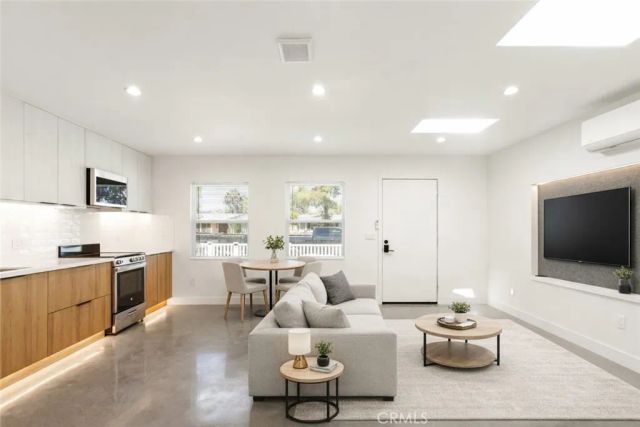 23046 W Saticoy Street, West Hills, CA 91304