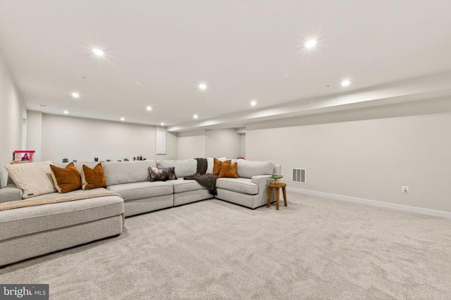 910 CLARENDON FARM LN, Brunswick, MD 21716