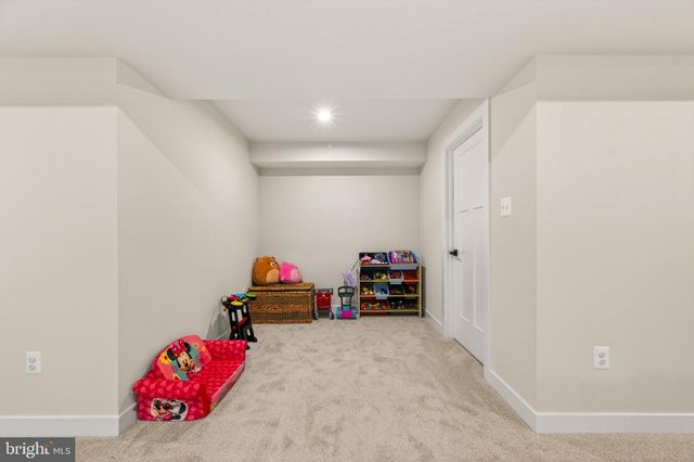 910 CLARENDON FARM LN, Brunswick, MD 21716