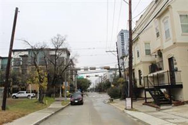 1001 Gillette Street, Houston, TX 77019