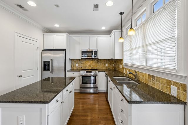 2110 Acklen Ave Apt 101, Nashville, TN 37212