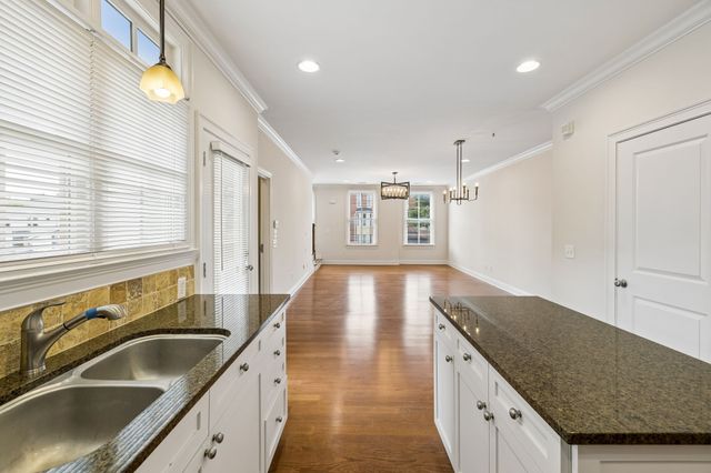 2110 Acklen Ave Apt 101, Nashville, TN 37212