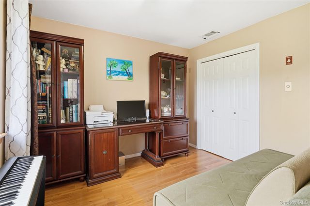 262 Old Farm Lane, Mohegan Lake, NY 10547