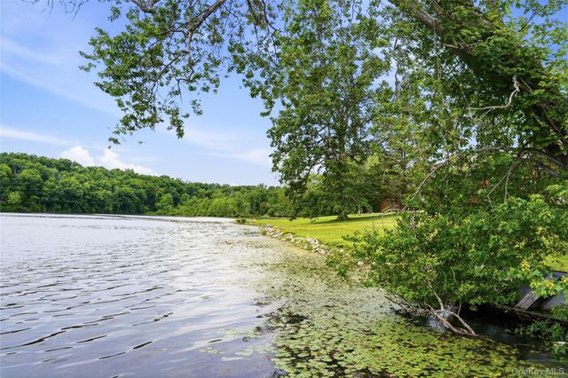 262 Old Farm Lane, Mohegan Lake, NY 10547