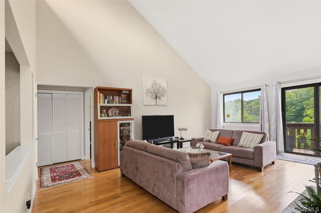 262 Old Farm Lane, Mohegan Lake, NY 10547