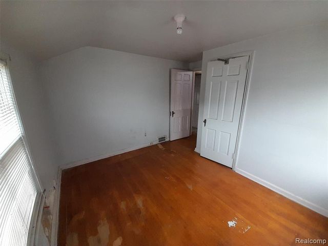 2597 W 8 Mile Road, Detroit, MI 48221