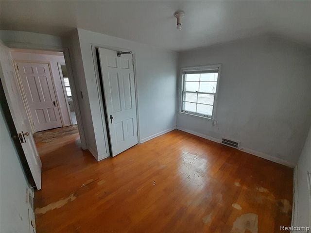 2597 W 8 Mile Road, Detroit, MI 48221