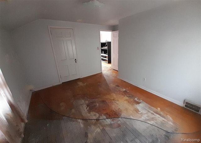 2597 W 8 Mile Road, Detroit, MI 48221