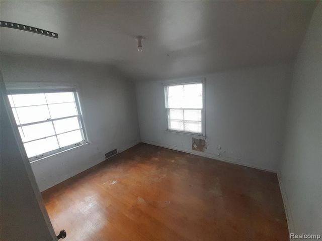 2597 W 8 Mile Road, Detroit, MI 48221