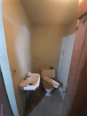 2597 W 8 Mile Road, Detroit, MI 48221