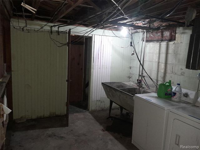 2597 W 8 Mile Road, Detroit, MI 48221