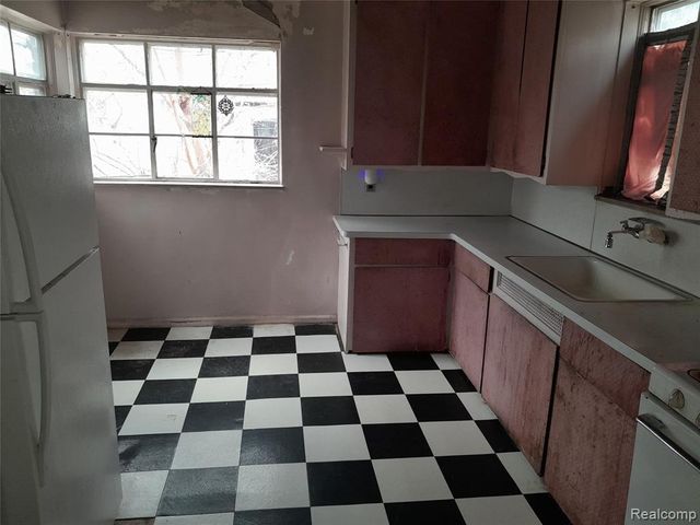 2597 W 8 Mile Road, Detroit, MI 48221