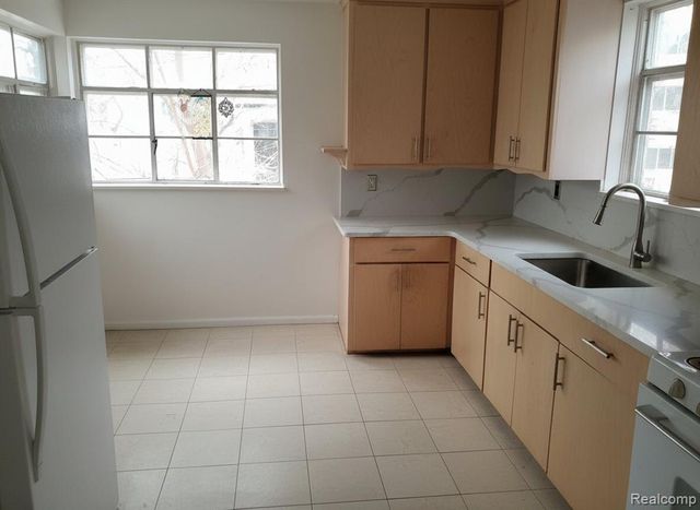 2597 W 8 Mile Road, Detroit, MI 48221