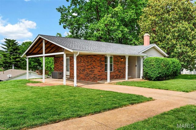 1001 Dorne Drive, Manchester, MO 63021