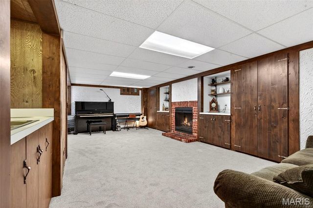 1001 Dorne Drive, Manchester, MO 63021