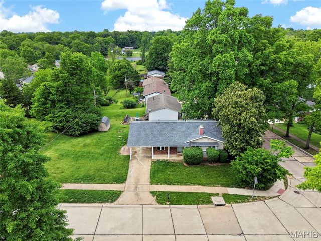 1001 Dorne Drive, Manchester, MO 63021