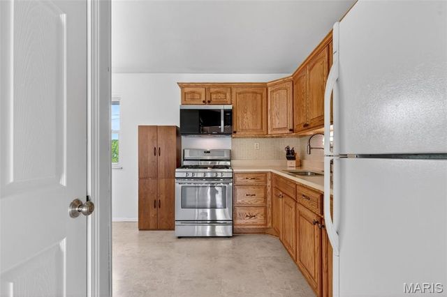 1001 Dorne Drive, Manchester, MO 63021