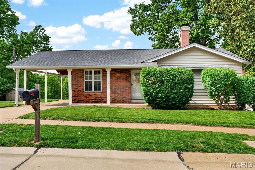 1001 Dorne Drive, Manchester, MO 63021