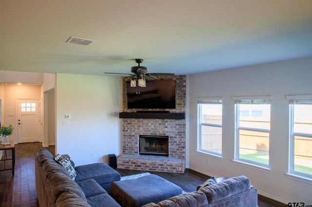 4036 Aurora Lane, Heartland, TX 75126