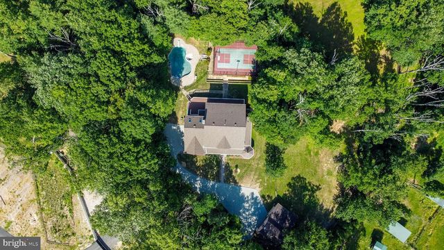 813 BLACKS HILL RD, Great Falls, VA 22066