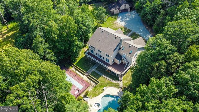 813 BLACKS HILL RD, Great Falls, VA 22066