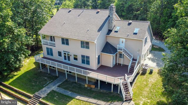 813 BLACKS HILL RD, Great Falls, VA 22066
