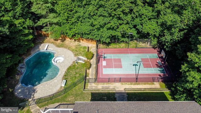 813 BLACKS HILL RD, Great Falls, VA 22066