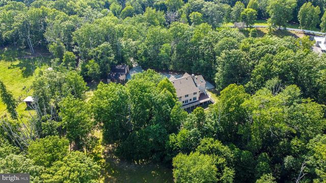 813 BLACKS HILL RD, Great Falls, VA 22066