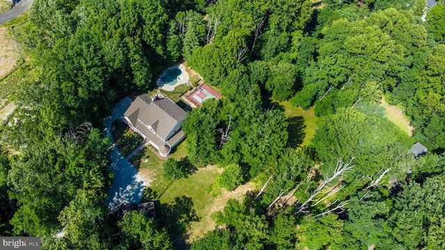 813 BLACKS HILL RD, Great Falls, VA 22066