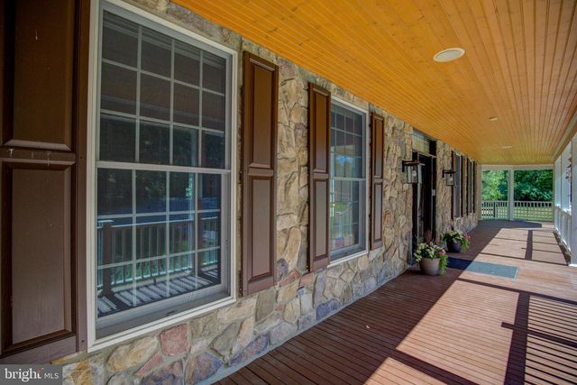 813 BLACKS HILL RD, Great Falls, VA 22066