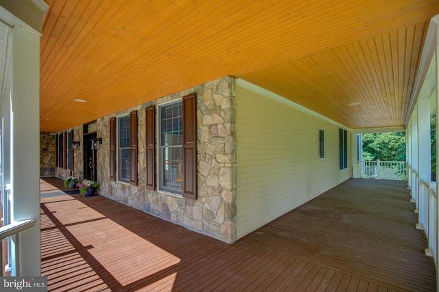 813 BLACKS HILL RD, Great Falls, VA 22066