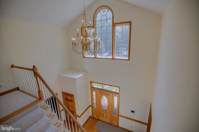 813 BLACKS HILL RD, Great Falls, VA 22066