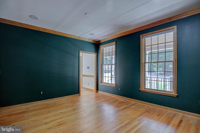 813 BLACKS HILL RD, Great Falls, VA 22066
