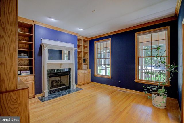 813 BLACKS HILL RD, Great Falls, VA 22066