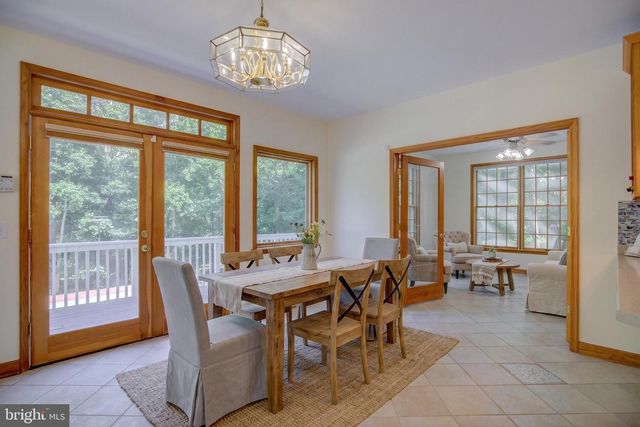 813 BLACKS HILL RD, Great Falls, VA 22066