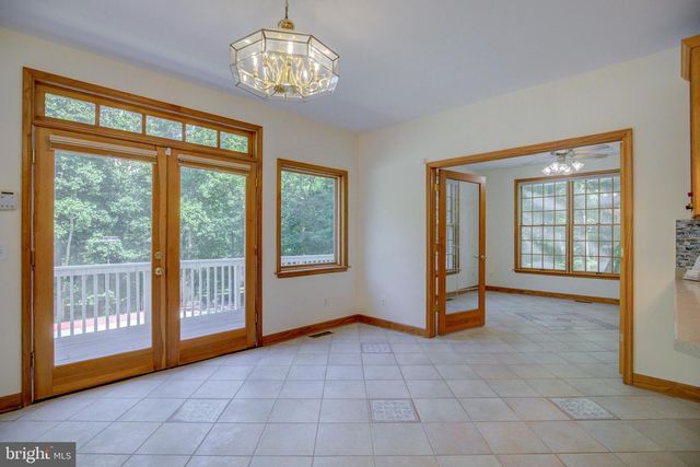 813 BLACKS HILL RD, Great Falls, VA 22066