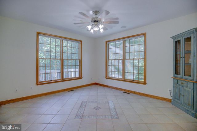 813 BLACKS HILL RD, Great Falls, VA 22066